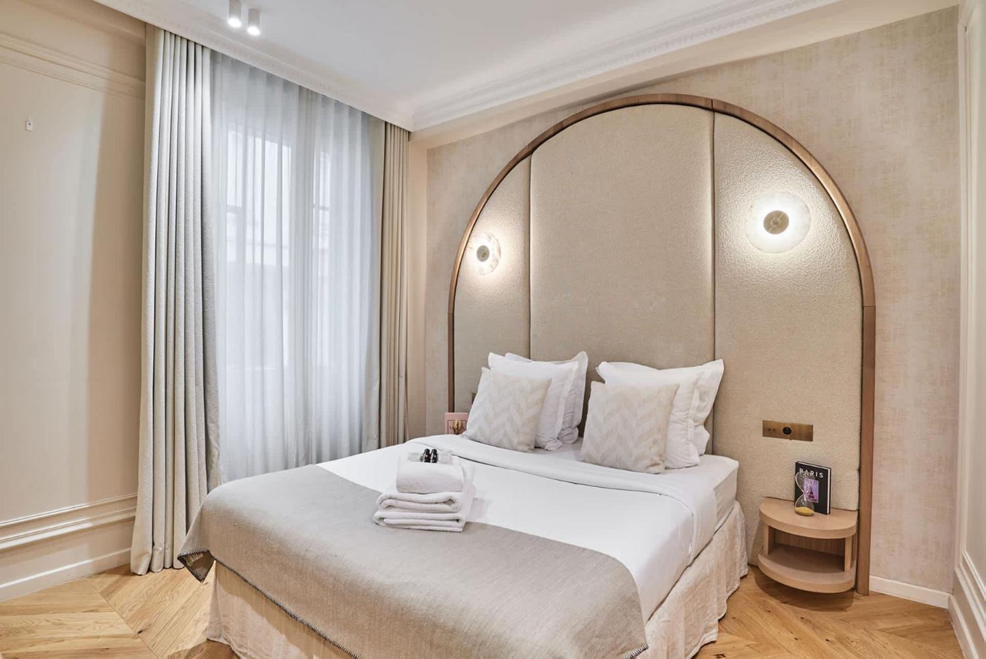 Air-conditioned Opera-louvre-2 Bedrooms Apartment *
